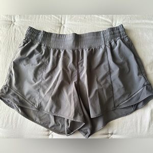 Lululemon Hotty Hot High Rise Lined Short. Black. Size 14.